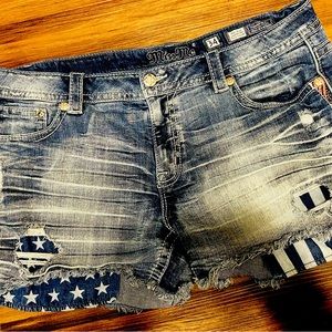 MISS ME AMERICAN FLAG SIGNATURE SHORTS: Stars/Stripes Pockets | 34